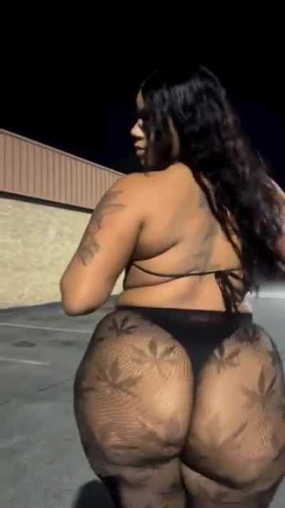 Juicy Super thick ass