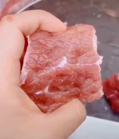 Muscle spasms in freshly cut meat