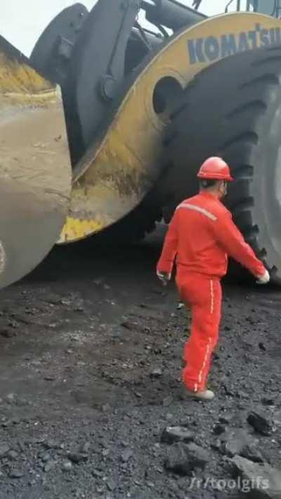 Surface mining wheel loader