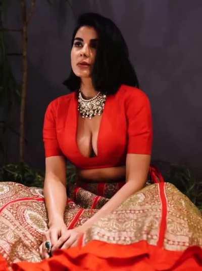 kirti the slutty milf waiting to be banged in dulhan outfit