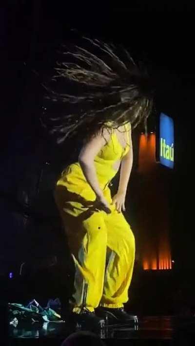 Camila shaking her ass to the dancers better quality