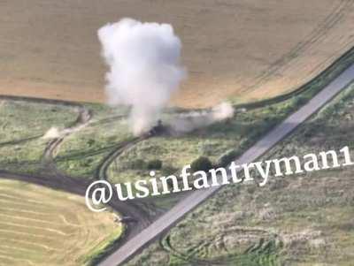 A Ukrainian HIMARS strike on a Russian Tor-M2 surface-to-air missile system. Unknown Location [Published 18/09/2023]