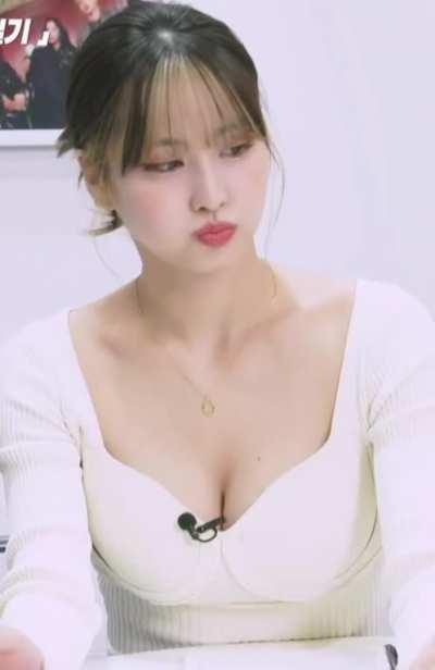 TWICE - Momo