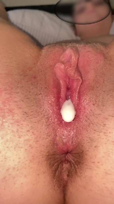 What do you think of when you see this creampie pouring out of my pussy? No wrong answers 👀🥧