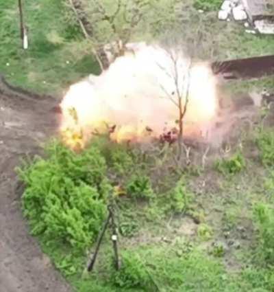 Ukrainian FPV drone overkills a Russian soldier