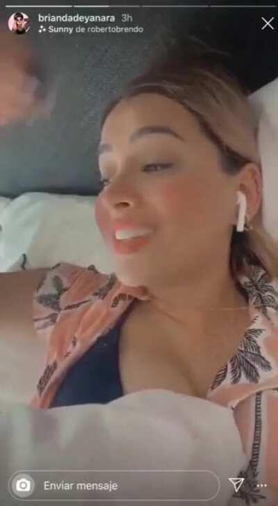 Brianda enseñando areola 😋 tetotas