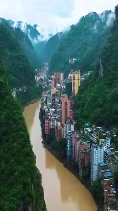 Yanjin county, Yunnan is the narrowest town in China, nestled between mountains and the Guanhe River.