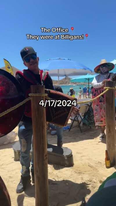 American Karen complains about musicians playing on public beach in Los Cabos Mexico to authorities, then tries to tip/bribe them for stopping them.