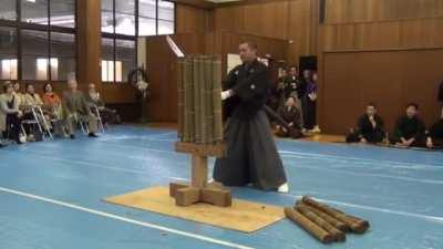 Tameshigiri Master demonstrates how useless a katana could be without the proper technique &amp;amp; skills