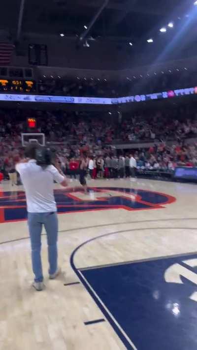 Auburn student sinks 94-foot putt to win car