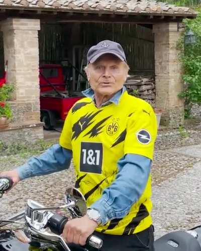 Terence Hill, 82-years-old known for his legendary western films starring alongside Bud Spencer, takes time to thank Erling Haaland and Borussia Dortmund for the signed jersey