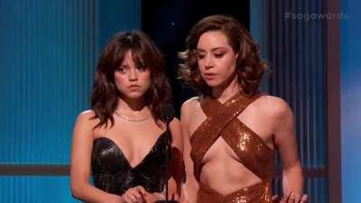 Jenna Ortega &amp; Aubrey Plaza at the SAG Awards