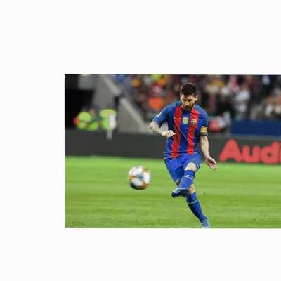 Created this loop from 50 photos I found online by googling 'Lionel Messi kick'