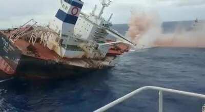 Huge 300’000 tonnes iron ore carrier turned to a single trip submarine in 2 minutes on June 13th 2020