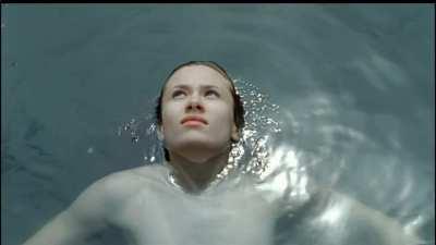 Is there a tank underwater? (Alina Levshin - Im Angesicht des Verbrechens (DE2010))