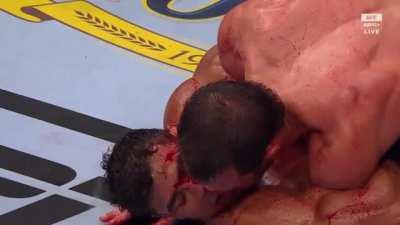 [Spoiler] Absolutely disgusting scenes from a main card fight