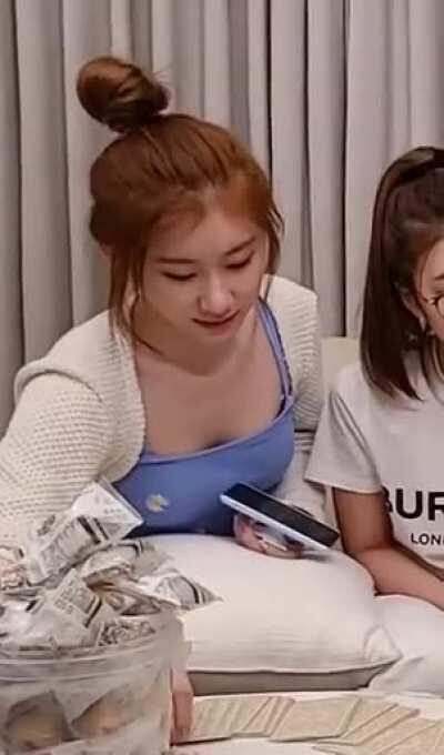 ITZY Chaeryeong cleavage