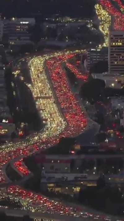 Traffic in Los Angeles during Thanksgiving season