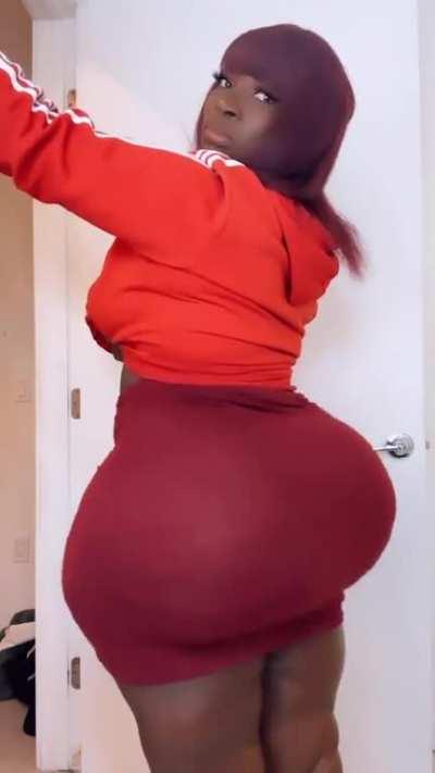 She took all that fat and put it in that 63 inch ass!!! ð