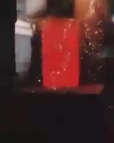 Compressing hot metal with hydraulic press