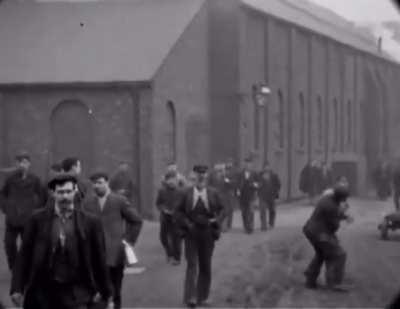 Possibly the first ever recorded street fight (Rotherham 1901)