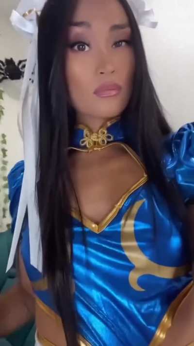 Cute and sexy Chun-li