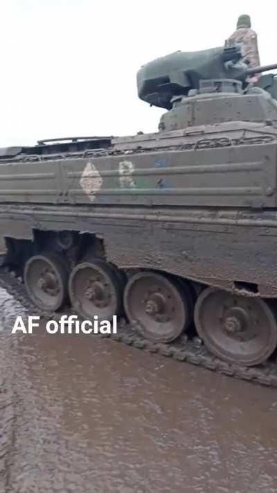 Ukrainian Marder maneuvers in the mud.