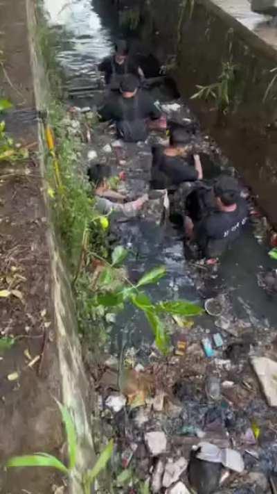 Heroes who clean the channel from all garbage.