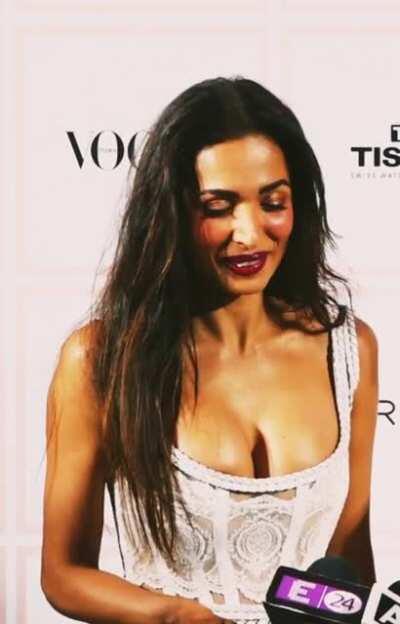 Sexy Malaika Arora - Just a simple reminder that she is the MOM of an 18 year old boy 🔥 (Part 2)