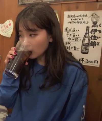 Seulgi having a sip