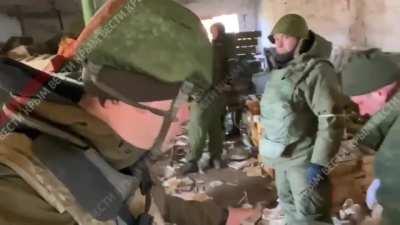 T72B of the DPR Army firing at Ukrainian positions in Marinka. Plus some other DPR footage.