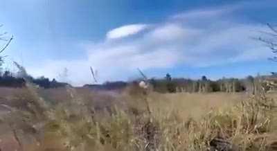 Ukrainian soldier destroys a Russian vehicle with an NLAW and then scoots.