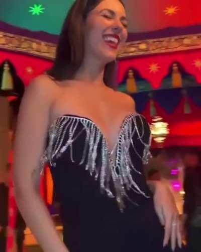 Victoria Justice flaunting her tits while dancing