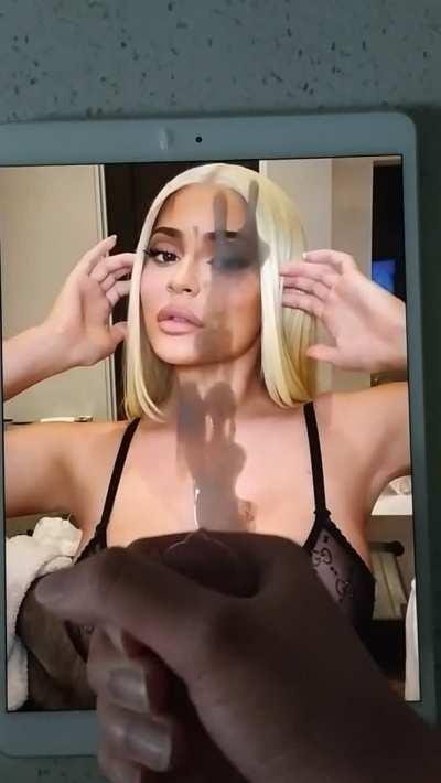 Kylie Jenner takes a big load on her tits (cum tribute)
