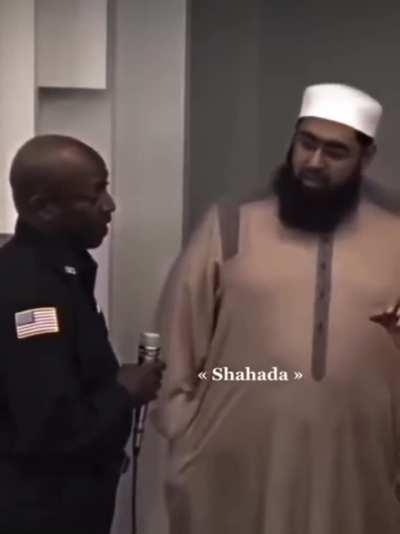 Security guard of a mosque accepts islam after interacting with muslims