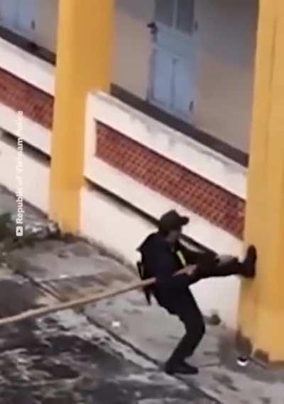 Unusual way to Enter a Building used by Vietnamese Police