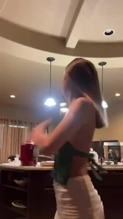 Tiktok teen showing off the goods