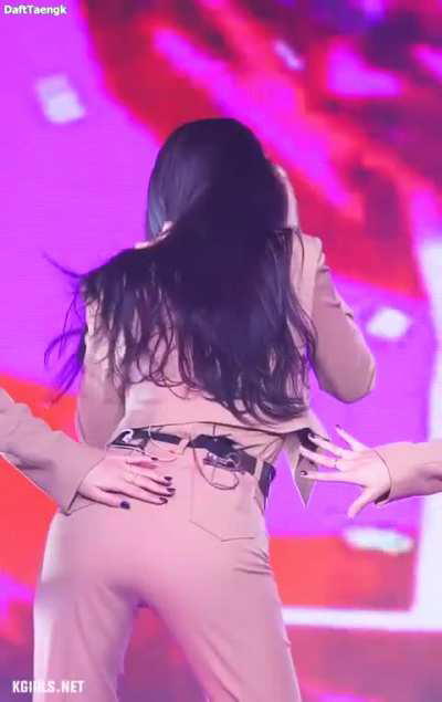 Seolhyun 🍑