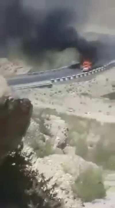 [Modern] Taliban ambushed by the resistance fighters. Video is believed to be from today during the battle of Panjshir