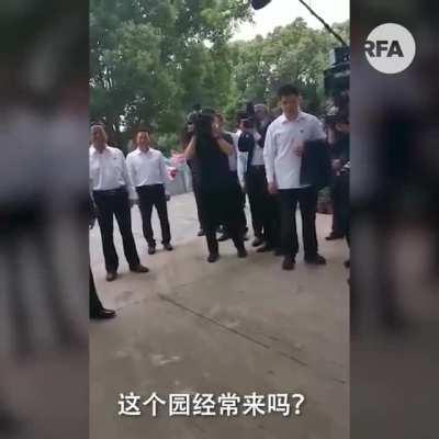 噗噗熊灵魂拷打群众演员