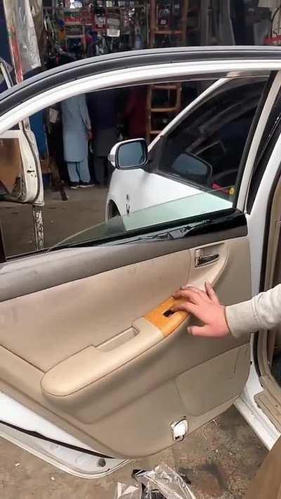 Tinting on a car door window