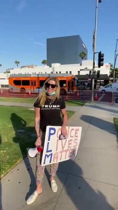 Trump 2020 Lady Telling BLM Protestor's That They're Gay Pedophiles and Racist Animals