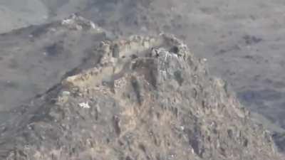 Lone Yemeni Soldier VS 5 Houthi Rebels. Hand to Hand Combat.