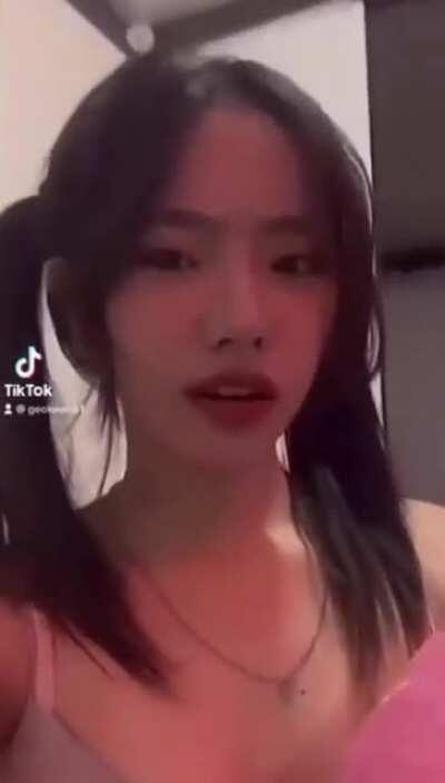 What’s her name? (ID in the vid doesn’t return any result) tiktok.com