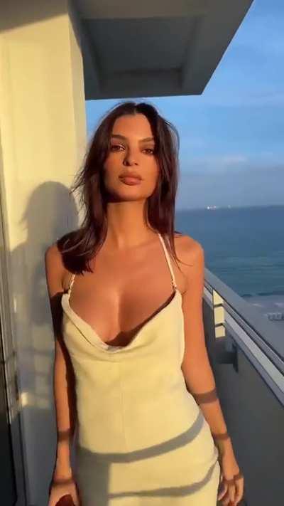 Emily Ratajkowski