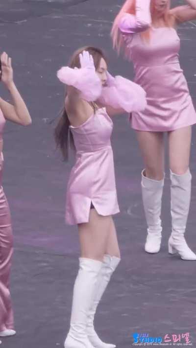 TWICE - pink Nayeon