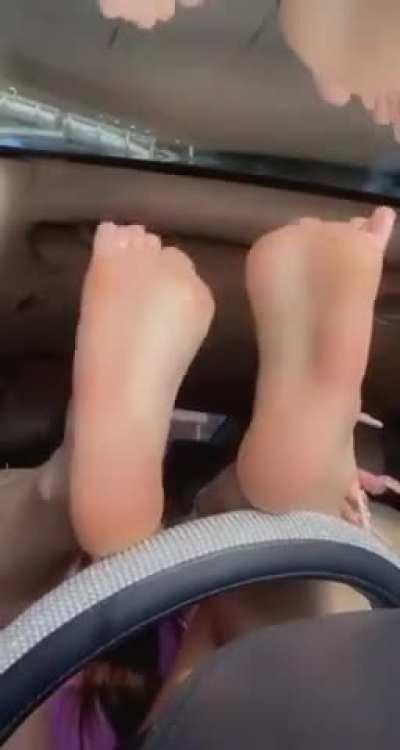 Tiktok latina big soles