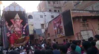 Giant Ganesh statue collapses on to crowd during festival celebrations