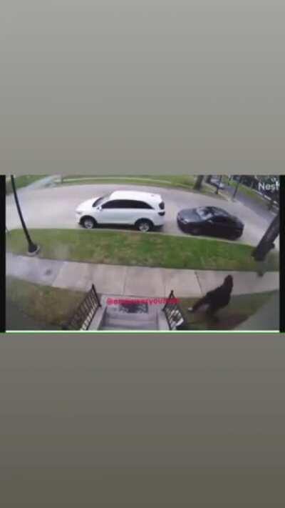 Daytime shooting caught on camera in the 6th ward .