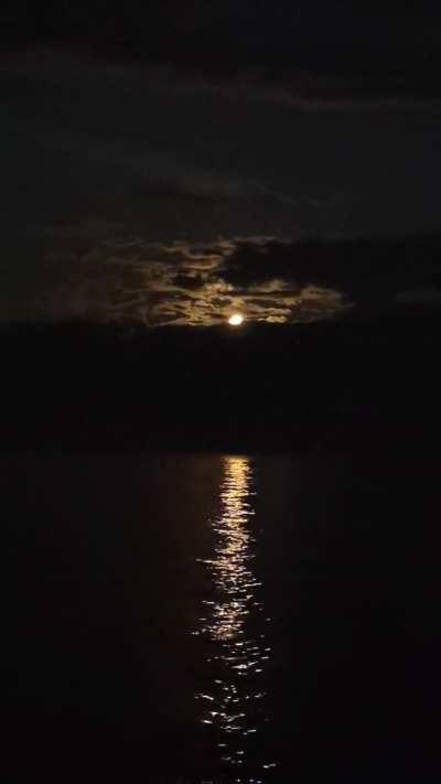 I made a time lapse of Blue Supermoon (from Toronto, Canada)